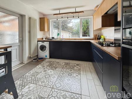 3 bedroom Semi-detached house for sale in Western Avenue, Lincoln, LN6
