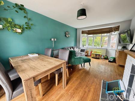 3 bedroom Semi-detached house for sale in Western Avenue, Lincoln, LN6