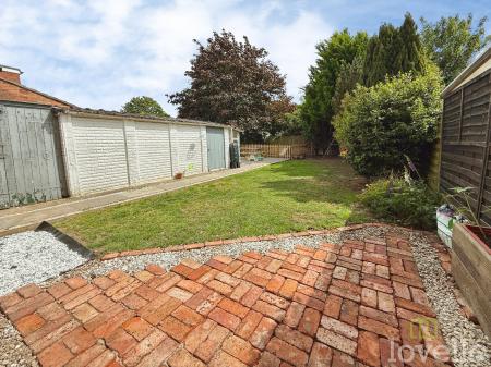 3 bedroom Semi-detached house for sale in Western Avenue, Lincoln, LN6