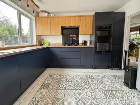 3 bedroom Semi-detached house for sale in Western Avenue, Lincoln, LN6