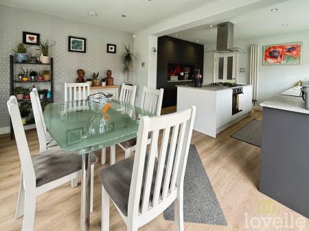 3 bedroom Semi-detached house for sale in Richards Avenue, Lincoln, LN6
