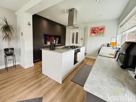 3 bedroom Semi-detached house for sale in Richards Avenue, Lincoln, LN6