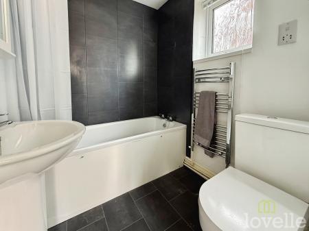 3 bedroom Semi-detached house for sale in Chestnut Road, North Hykeham, LN6