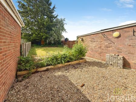 3 bedroom Semi-detached house for sale in Chestnut Road, North Hykeham, LN6