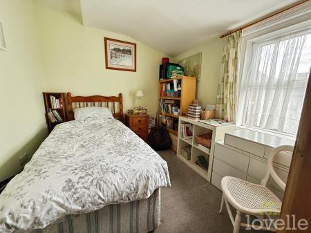 4 bedroom Semi-detached house for sale in Newark Road, North Hykeham, LN6