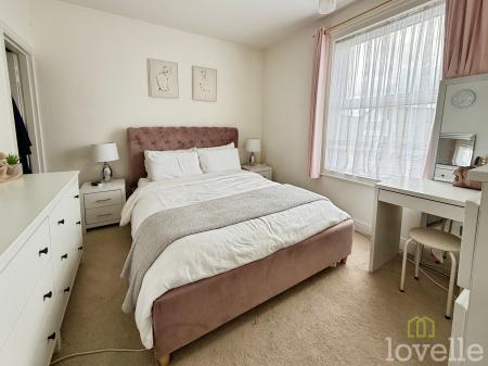 4 bedroom Semi-detached house for sale in Newark Road, North Hykeham, LN6