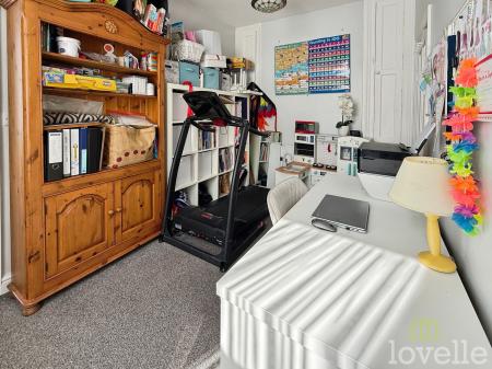 4 bedroom Semi-detached house for sale in Newark Road, North Hykeham, LN6