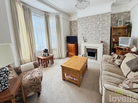 4 bedroom Semi-detached house for sale in Newark Road, North Hykeham, LN6
