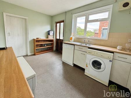 2 bedroom Semi-detached house for sale in Eagle Lane, Thorpe on the Hill, LN6