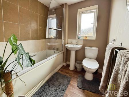 3 bedroom End of terrace house for sale in Pinewood Crescent, Lincoln, LN6