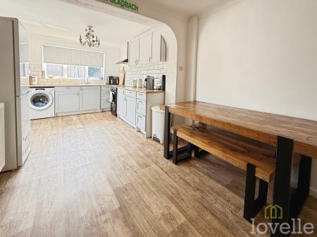 3 bedroom Semi-detached house for sale in Dore Avenue, North Hykeham, LN6