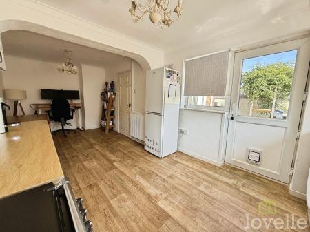 3 bedroom Semi-detached house for sale in Dore Avenue, North Hykeham, LN6