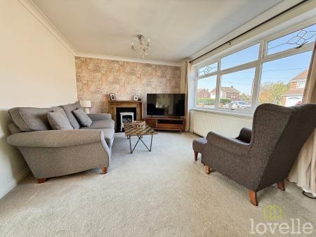 3 bedroom Semi-detached house for sale in Dore Avenue, North Hykeham, LN6