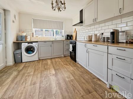 3 bedroom Semi-detached house for sale in Dore Avenue, North Hykeham, LN6