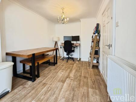 3 bedroom Semi-detached house for sale in Dore Avenue, North Hykeham, LN6