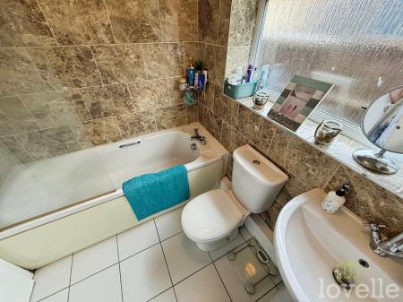 2 bedroom Bungalow to let in Regents Park Close, North Hykeham, LN6