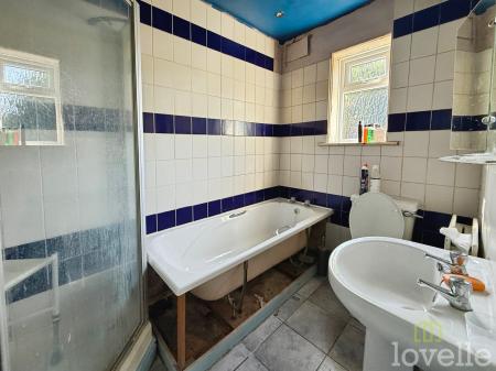 3 bedroom Semi-detached house for sale in Bell Grove, Lincoln, LN6