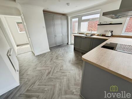 3 bedroom Detached bungalow to let in Garrick Close, Lincoln, LN5