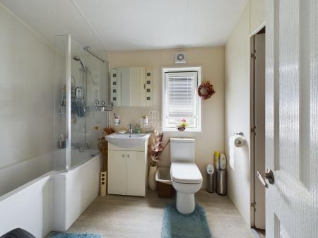 2 bedroom Park home for sale in Newark Road, Aubourn, LN5