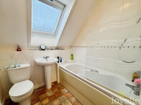 4 bedroom Terraced House for sale in Carnoustie Drive, Lincoln, LN6