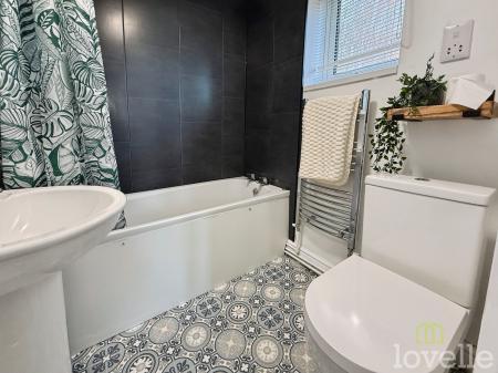 3 bedroom Semi-detached house for sale in Chestnut Road, North Hykeham, LN6