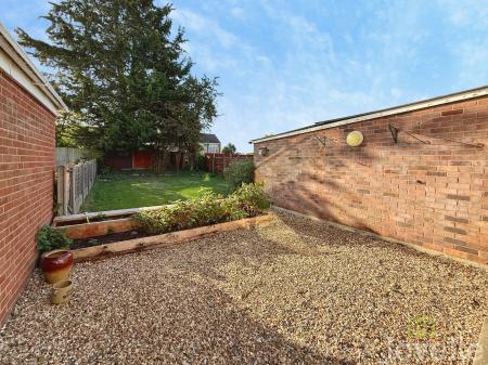 3 bedroom Semi-detached house for sale in Chestnut Road, North Hykeham, LN6