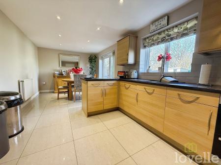 5 bedroom Detached house for sale in Furnace Close, North Hykeham, LN6