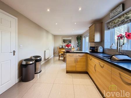 5 bedroom Detached house for sale in Furnace Close, North Hykeham, LN6