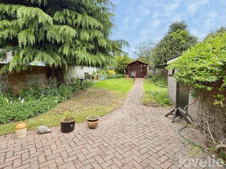 3 bedroom Semi-detached house for sale in Lincoln Road, North Hykeham, LN6