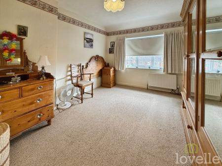3 bedroom Semi-detached house for sale in Lincoln Road, North Hykeham, LN6