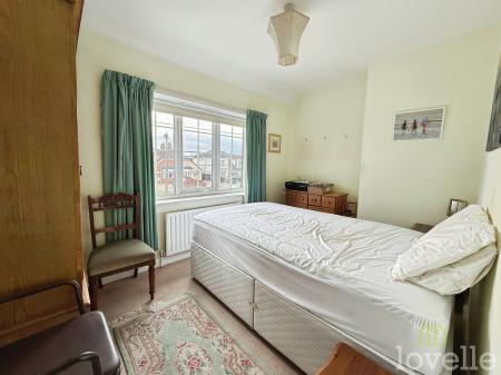 3 bedroom Semi-detached house for sale in Lincoln Road, North Hykeham, LN6