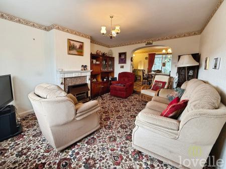 3 bedroom Semi-detached house for sale in Lincoln Road, North Hykeham, LN6