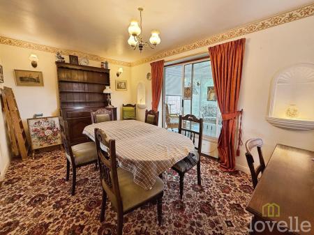 3 bedroom Semi-detached house for sale in Lincoln Road, North Hykeham, LN6