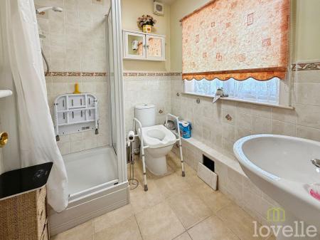 3 bedroom Semi-detached house for sale in Lincoln Road, North Hykeham, LN6