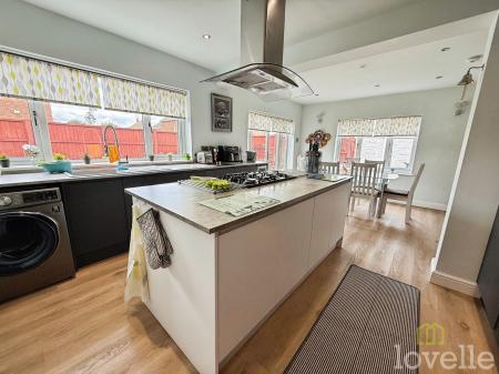 3 bedroom Semi-detached house for sale in Richards Avenue, Lincoln, LN6
