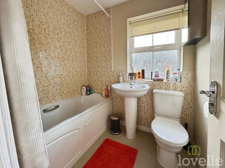 4 bedroom End of terrace house for sale in Squirrel Chase, Witham St. Hughs, LN6