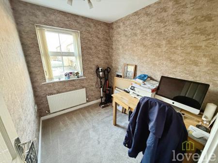 4 bedroom End of terrace house for sale in Squirrel Chase, Witham St. Hughs, LN6