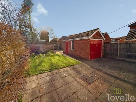 3 bedroom Semi-detached house for sale in St. Margarets Gardens, Lincoln, LN6