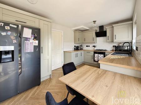 3 bedroom Semi-detached house for sale in Woodfield Avenue, Lincoln, LN6