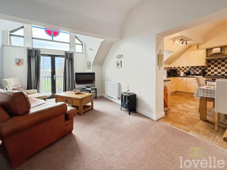 3 bedroom Flat for sale in Lincoln Road, North Hykeham, LN6