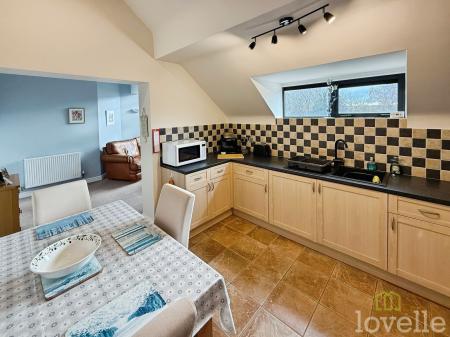 3 bedroom Flat for sale in Lincoln Road, North Hykeham, LN6