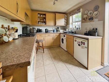3 bedroom Detached house for sale in Privet Walk, Witham St. Hughs, LN6