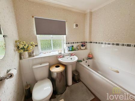 3 bedroom Detached house for sale in Privet Walk, Witham St. Hughs, LN6