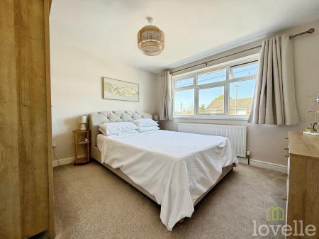 3 bedroom Semi-detached house for sale in Dore Avenue, North Hykeham, LN6