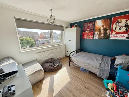 3 bedroom Semi-detached house for sale in Dore Avenue, North Hykeham, LN6