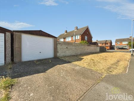 3 bedroom Semi-detached house for sale in Dore Avenue, North Hykeham, LN6