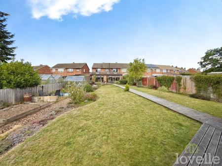 4 bedroom Semi-detached house for sale in Dore Avenue, North Hykeham, LN6