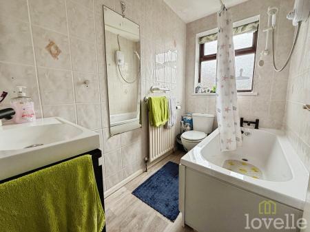 2 bedroom Semi-detached house for sale in Elsham Close, Lincoln, LN6
