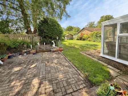 2 bedroom Detached bungalow for sale in Hadleigh Drive, Lincoln, LN6