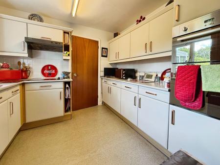 2 bedroom Detached bungalow for sale in Hadleigh Drive, Lincoln, LN6